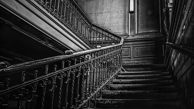 escaliers qui craquent dans maison